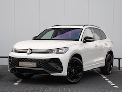 Volkswagen Tiguan - R-Line Edition 1.5 eHybrid 272 PK | LED Matrix | Panoramadak | Trekhaak | Head Up display