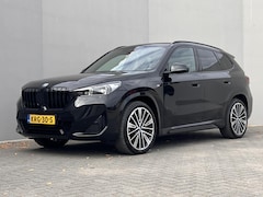 BMW X1 - xDrive30e / Dealer onderhouden / Accu SoH 96 % / M-SPORT / 240 KW Plug In / 1.800 kg Elekt