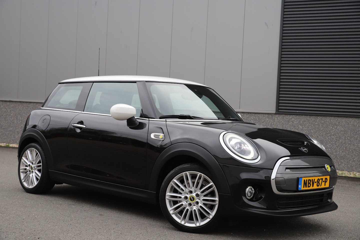 MINI Electric - SE 184pk 33 kWh/ Led/Carplay/W-pomp/3-Fase/Premium audio/17" - AutoWereld.nl