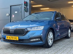 Skoda Octavia Combi - 1.0 TSI Sport Business / NAP / ADAPTIVE / TREKHAAK / STUURVERW. / CARPLAY / SFEER / P.SENS