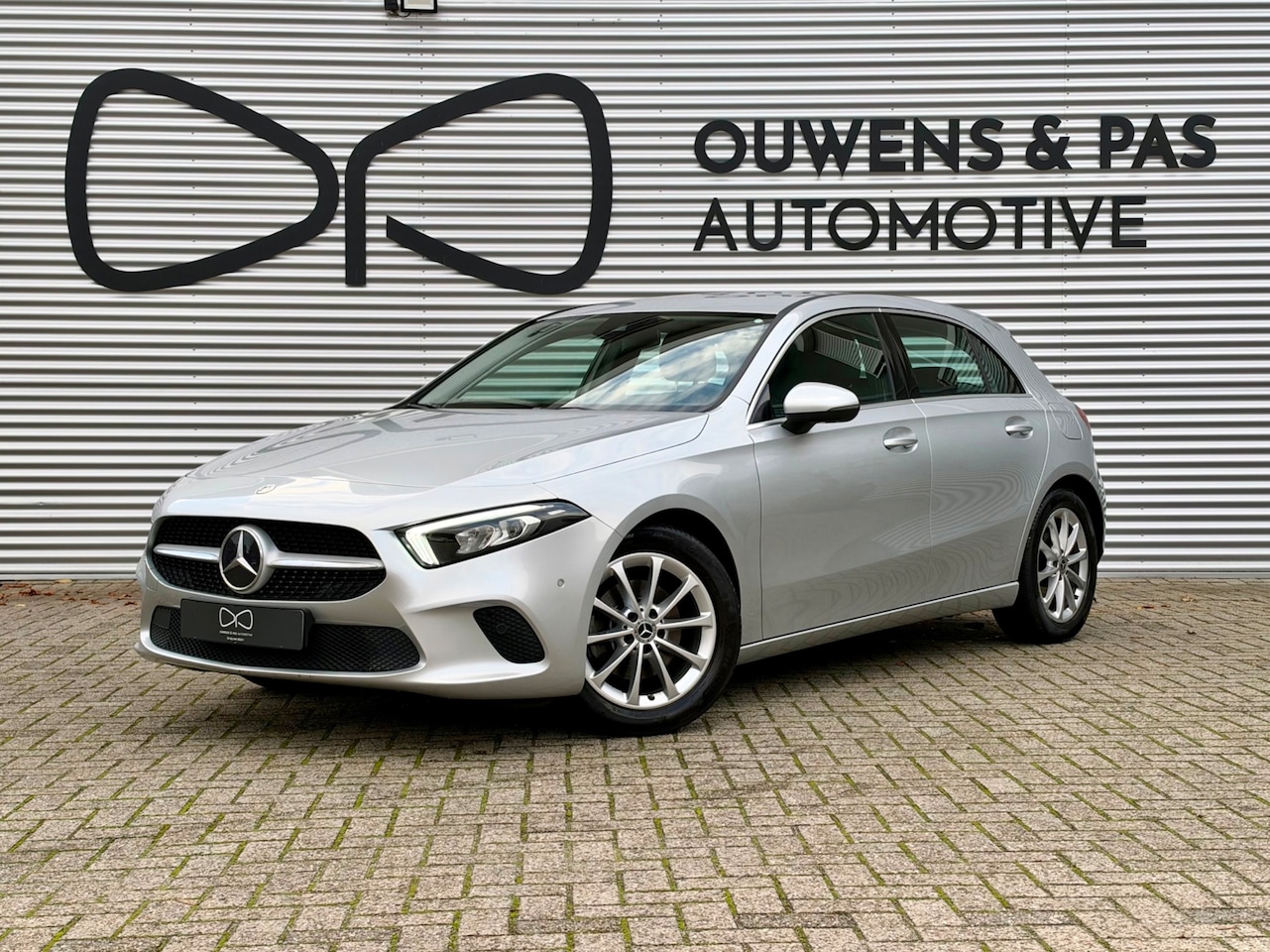 Mercedes-Benz A-klasse - 200 BUSINESS | CARPLAY | NAVIGATIE | AUTOMAAT | LED - AutoWereld.nl