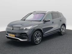 Volkswagen Tiguan - 1.5 eHybrid R-Line | Trekhaak | Panoramadak | 360 Camera | Head-Up Display |