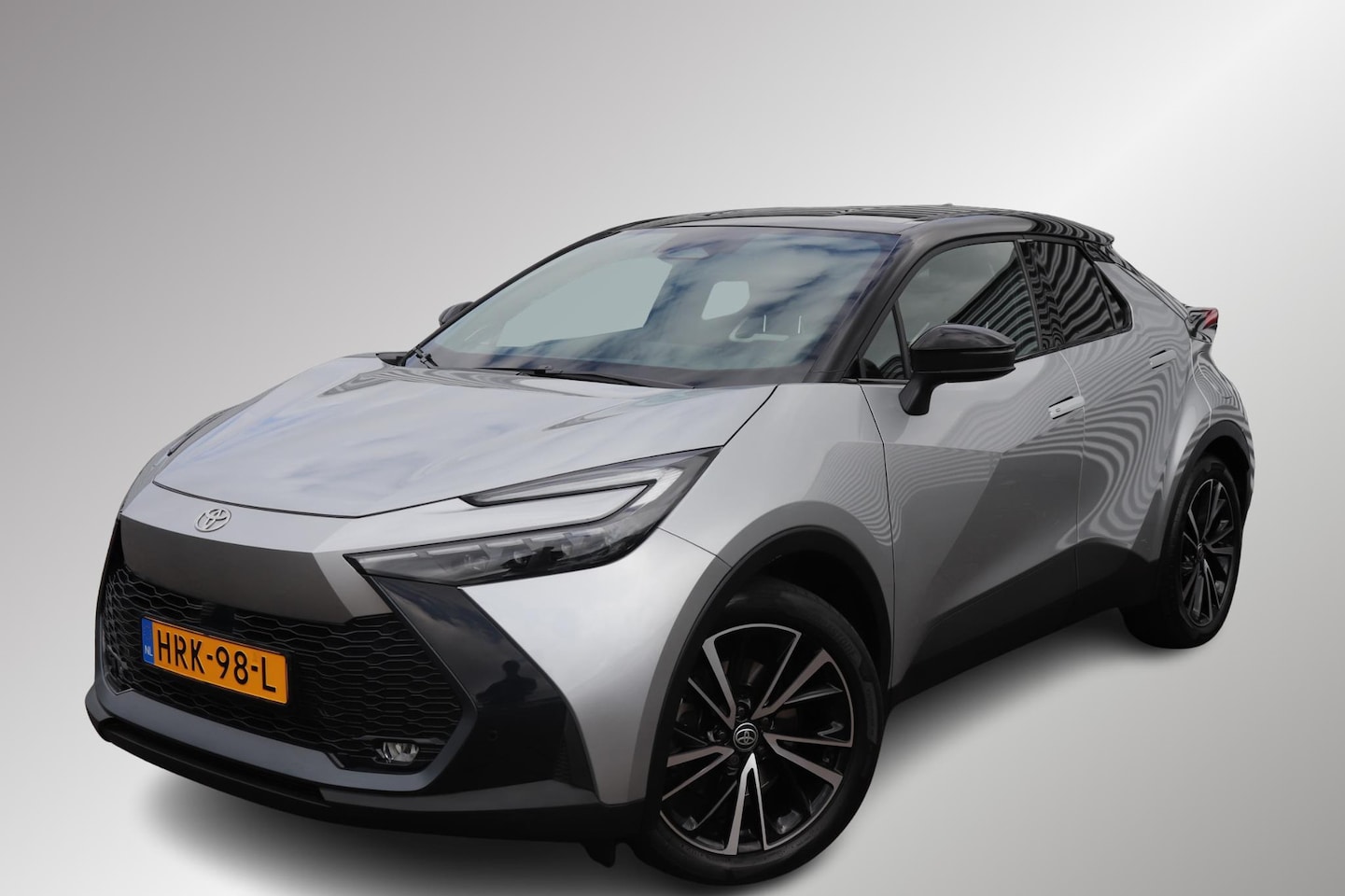 Toyota C-HR - 2.0 Plug-in Hybrid 220 Executive, Bitone lak, JBL Audio, Stuurverwarming! - AutoWereld.nl