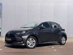 Toyota Yaris - 1.5 Hybrid 115 Business edition / Stuur en Stoelverwarming / Parkeersensoren / Camera /
