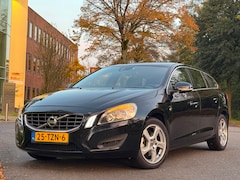 Volvo V60 - 1.6 T3 Momentum|TOPSTAAT|RIJD SCHAKELT PERFECT