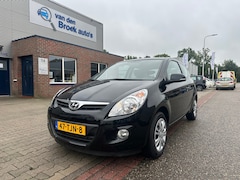 Hyundai i20 - AUTOMAAT/ NAP lage km.stand/airco/audio/elektr.ramen/MOOI en UNIEK I20 1.4i i-Motion
