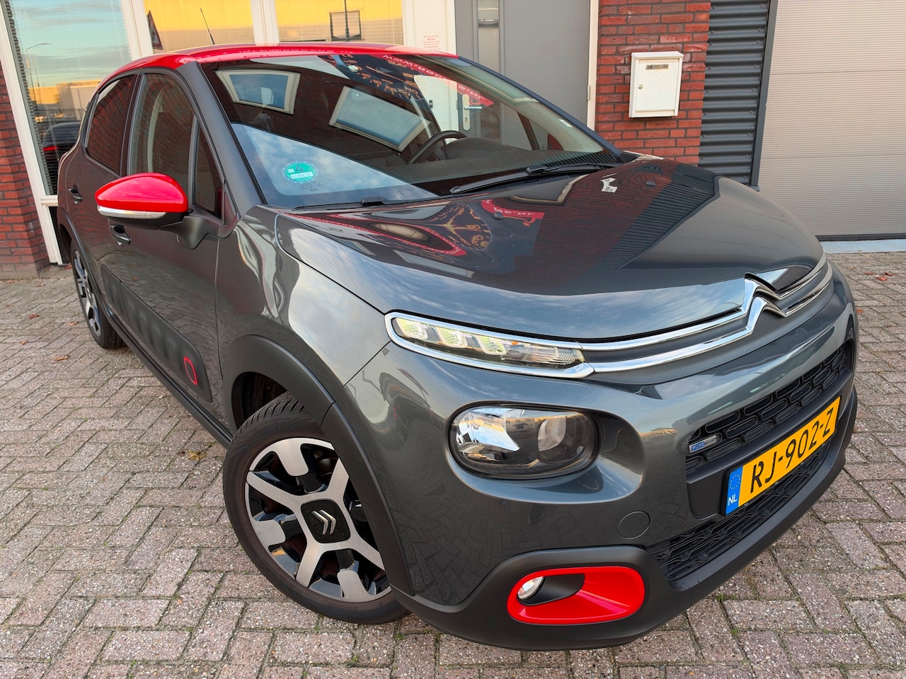 Citroën C3 - 1.2 PureTech S&S Shine / Riem vv / Carplay / Navi / Camera / Cruise - AutoWereld.nl