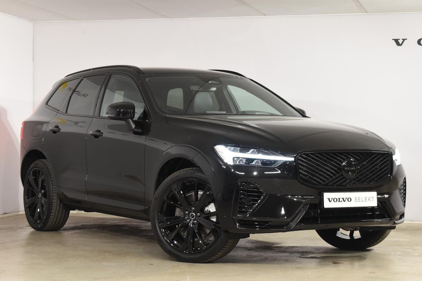 Volvo XC60 - T6 350PK Plug-in hybrid AWD Plus Black Edition / Adaptive Cruise control / Elektrische sto - AutoWereld.nl