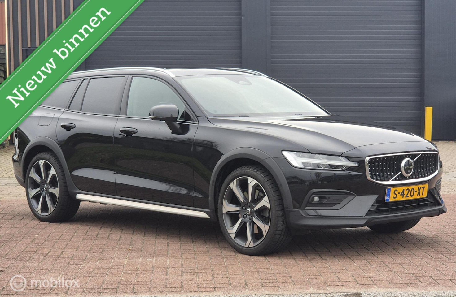Volvo V60 Cross Country - 2.0 B5 AWD Ultimate Polestar|Pano|360° - AutoWereld.nl