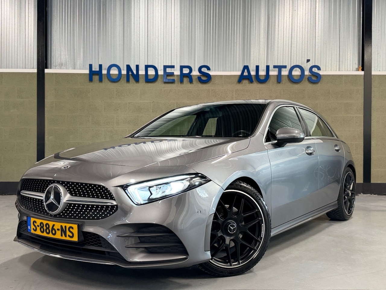 Mercedes-Benz A-klasse - 200 Advantage AMG LINE | CARPLAY | TREKHAAK | CAMERA | STOELVERW | LED | NAVI | CRUISE | P - AutoWereld.nl