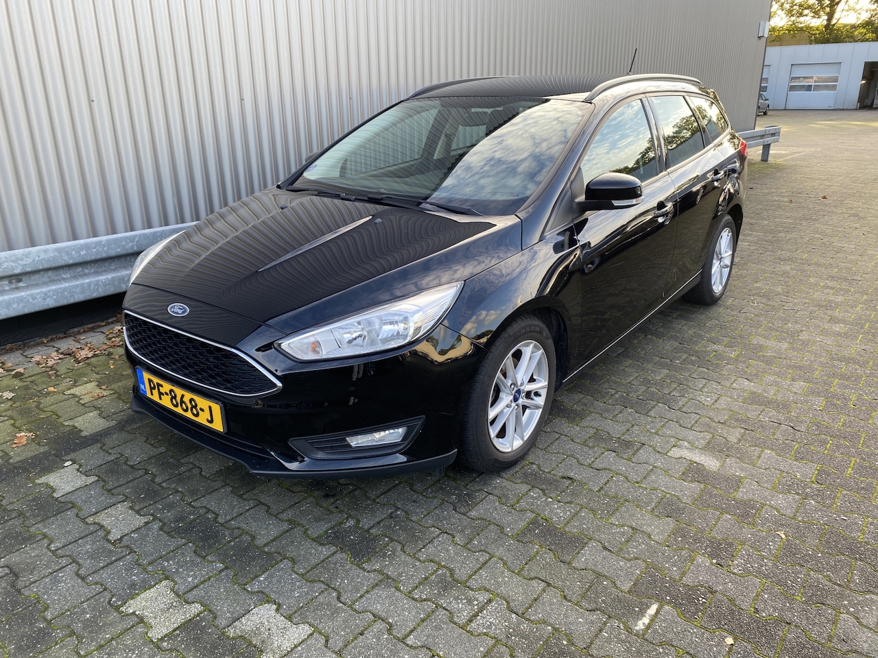 Ford Focus Wagon - 1.0 Lease Edition 145Dkm.NAP, Clima, CC, PDC, Navi, LM, – Inruil Mogelijk – - AutoWereld.nl