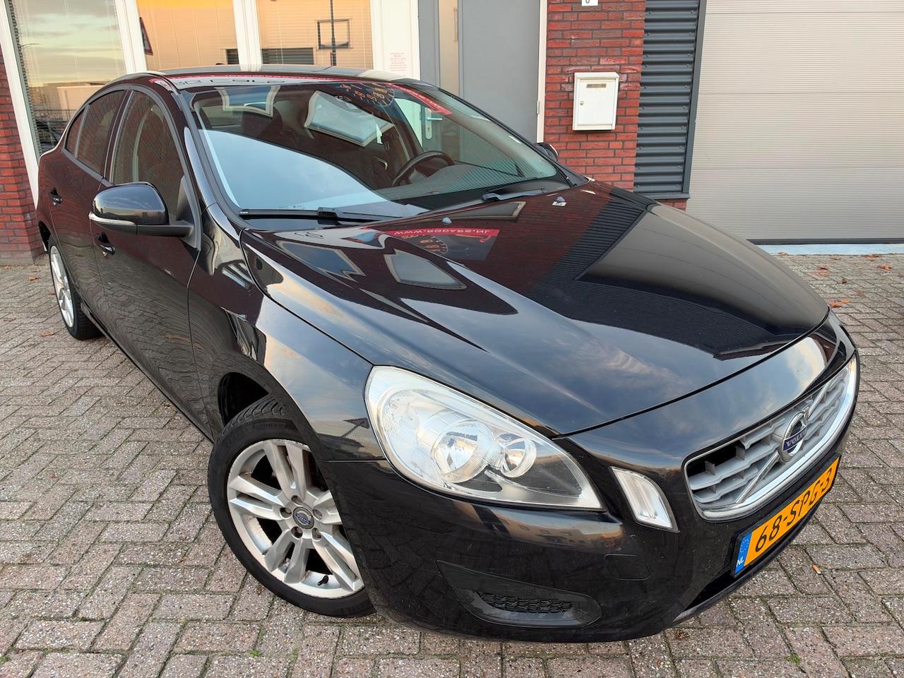 Volvo S60 - 2.0 T5 Kinetic / AUT / Navi / PDC / Clima / LM - AutoWereld.nl