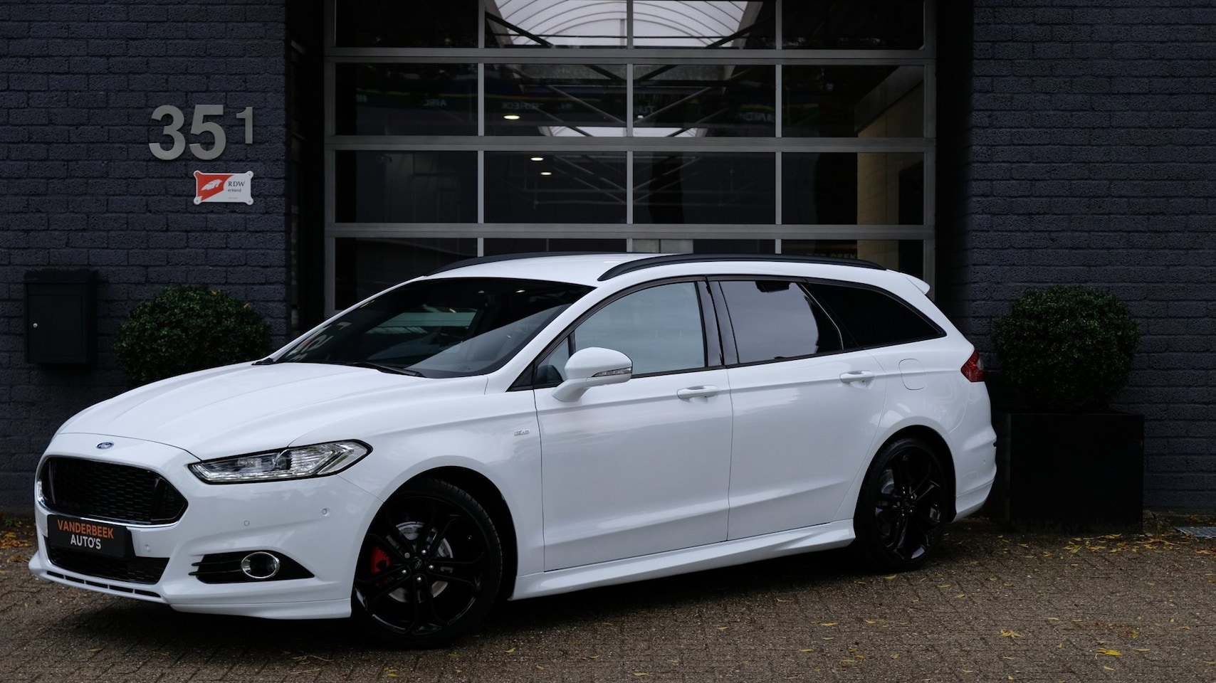 Ford Mondeo Wagon - 2.0 Vignale ST-LINE 240PK CARPLAY | CAMERA | DEALER OH - AutoWereld.nl