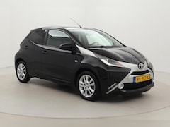 Toyota Aygo - 1.0 VVT-i x-joy | Navigatie | Clima | Camera | 15 inch | Bluetooth | DAB | Privacy glas