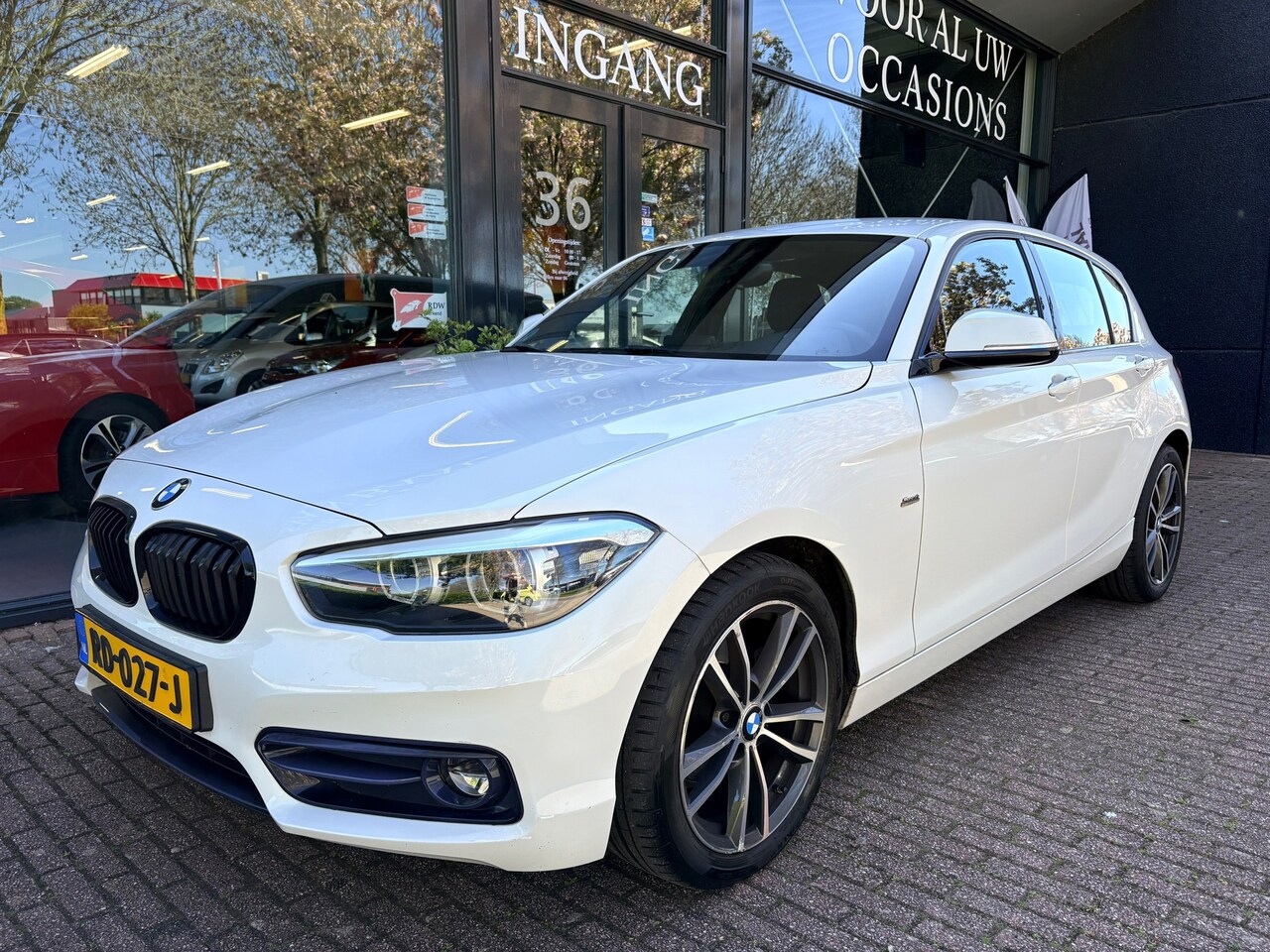 BMW 1-serie - 116i Edition Sport Line Shadow Executive NL-AUTO - AutoWereld.nl