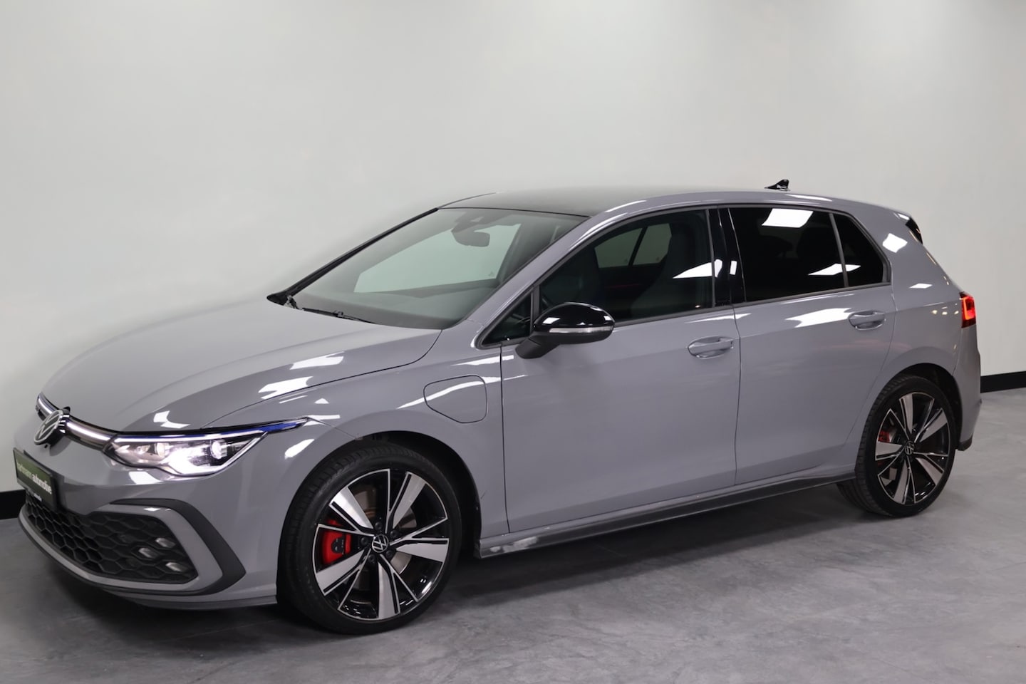 Volkswagen Golf - GTE 18”|IQLIGHT|AUT7|MultiMedia - AutoWereld.nl