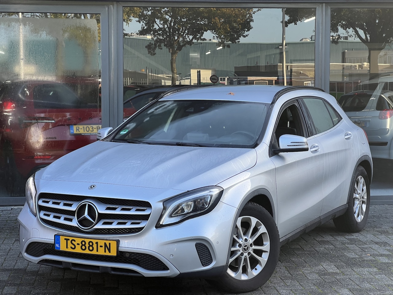 Mercedes-Benz GLA-Klasse - 180 Business Solution Plus Upgrade Edition | Nieuw binnen | Camera | Stoelverwarming - AutoWereld.nl