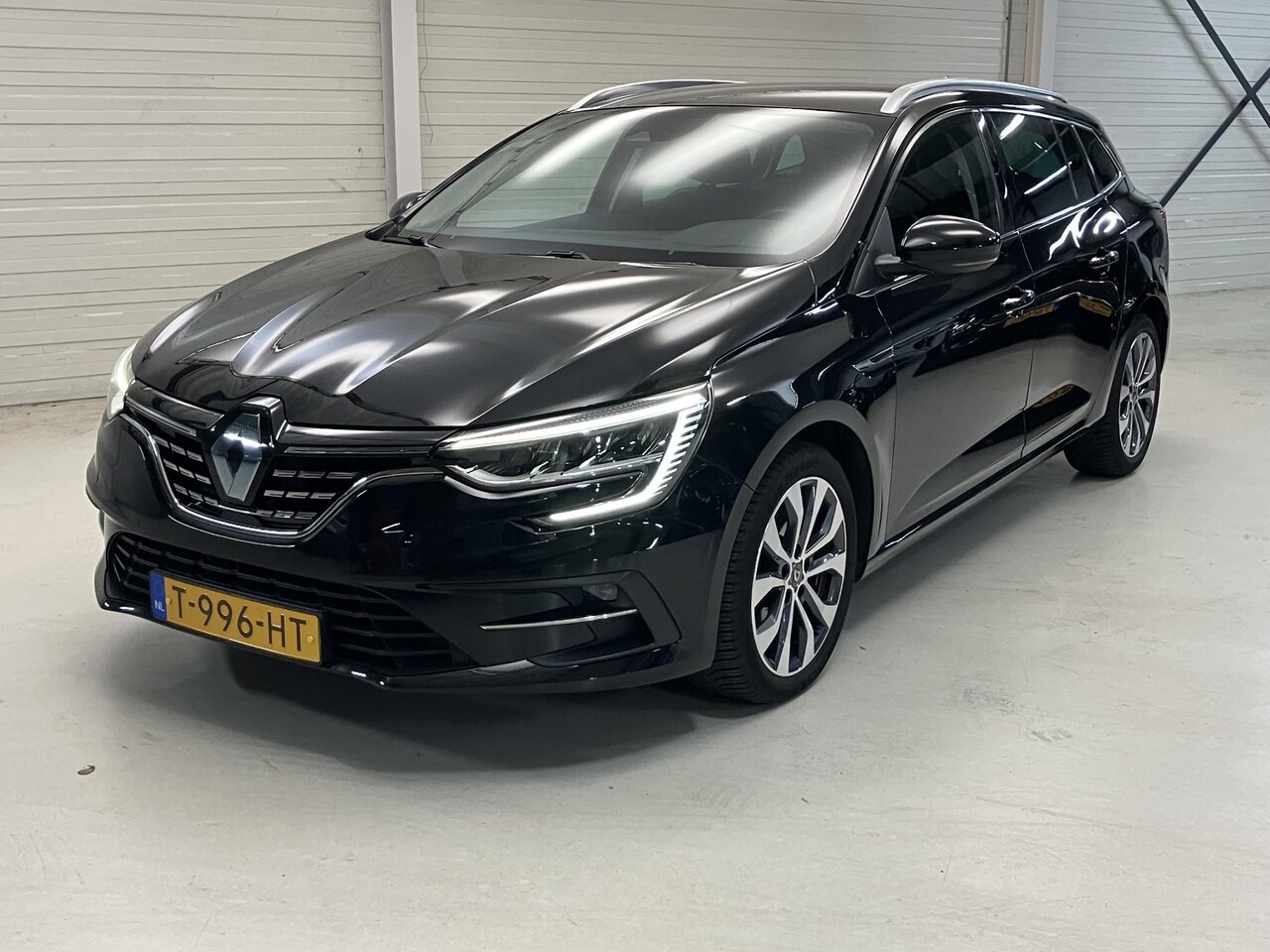Renault Mégane Estate - 1.3 TCe 140 Techno / Automaat / Trekhaak / All seasonbanden / Apple Carplay/Android Auto - AutoWereld.nl