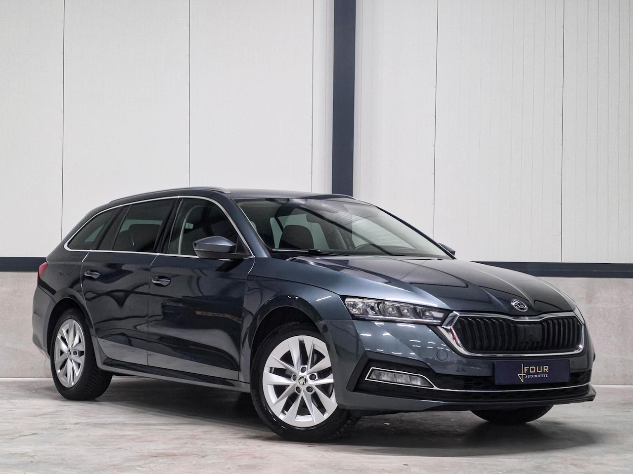 Skoda Octavia Combi - 1.5 e-TSI Business BTW! | Trekhaak | HUD | Dealer onderhouden | Memory | Camera | - AutoWereld.nl