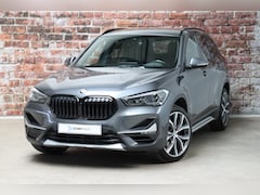BMW X1 - sDrive20i High Executive xLine Automaat / Navigatiesysteem Plus / Trekhaak / Achteruitrijc
