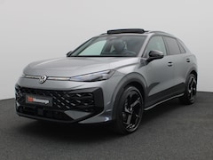 Volkswagen T-Roc - 1.5 eTsi R-Line First Edition 150PK DSG Pano-Schuifdak, Trekhaak, Black Style, 20" LM Velg