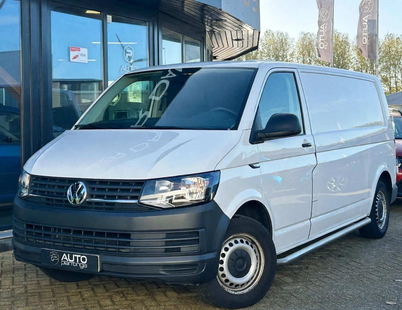 Volkswagen Transporter - 2.0 TDI L2H1 Highline 114PK | 2e Eigenaar | NL AUTO | NAP | Trekhaak | Lederen Bekleding | - AutoWereld.nl