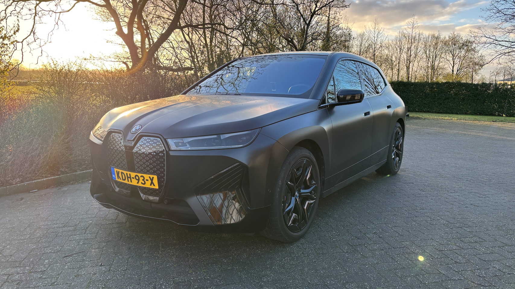 BMW iX - xDrive50 High Executive Bowers & Wilkins | Stoelventilatie+massage | Sky Lounge | Soft Close | Laserlicht | Trekha - AutoWereld.nl