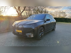 BMW iX - xDrive50 High Executive Bowers & Wilkins|Stoelventilatie+massage|Sky Lounge|Soft Close|Laserlicht|Trekhaak