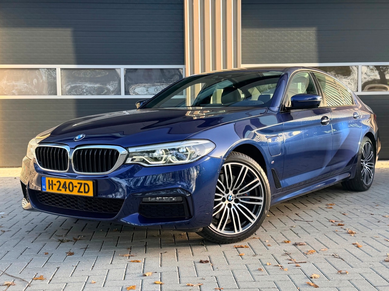 BMW 5-serie - 530e iPerformance High Executive | M pakket | leer | softclose | plug in hybride - AutoWereld.nl