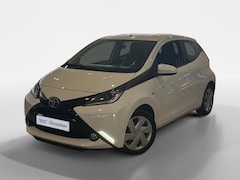 Toyota Aygo - 1.0 VVT-i x-play *Telefoon*Camera*Airco*Cruise*Mooie Auto