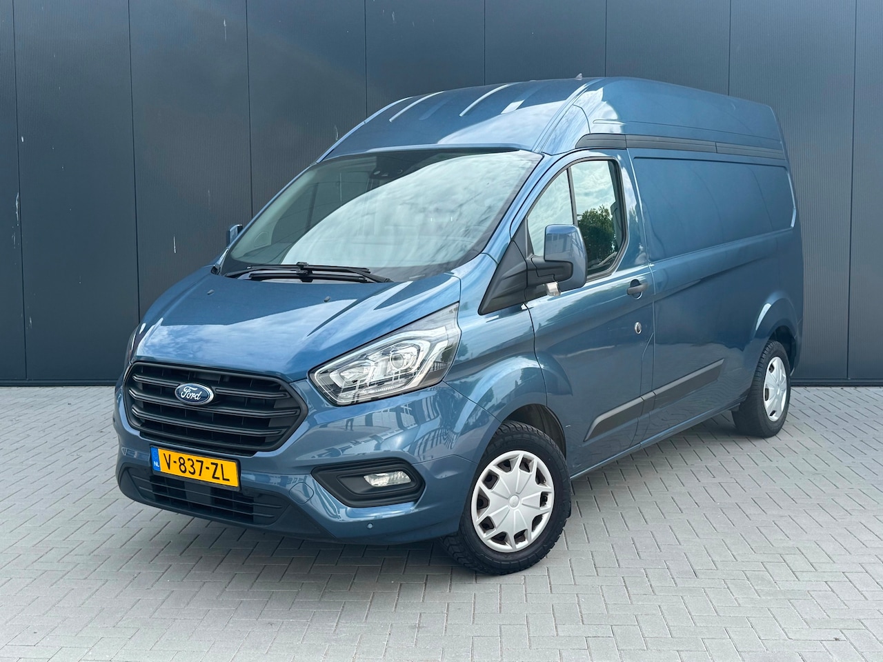 Ford Transit Custom - 300 2.0 TDCI L2H2 AUTOMAAT / CARPLAY / NAP / NAVI / PDC / CRUISE - AutoWereld.nl
