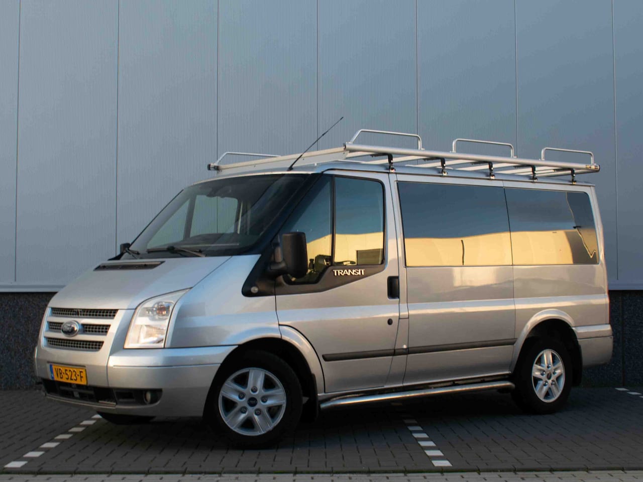 Ford Transit - 260S 2.2 TDCI First Edition | Cruise | Camera| Trekhaak | Imperiaal | Airco | - AutoWereld.nl