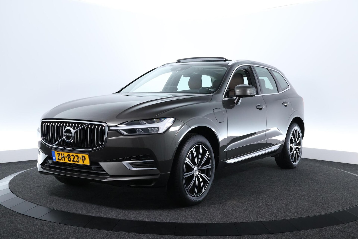 Volvo XC60 - 2.0 T8 Twin Engine AWD Inscription |LEDER|PANO|MEMORY|HARMAN KARDON|CARPLAY|LUCHTVERING|AC - AutoWereld.nl