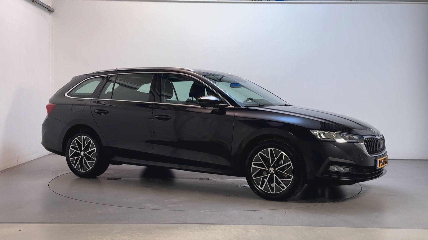Skoda Octavia Combi - 1.0 e-TSI DSG Business Edition Plus Camera Navigatie App-Connect Adaptive Cruise - AutoWereld.nl