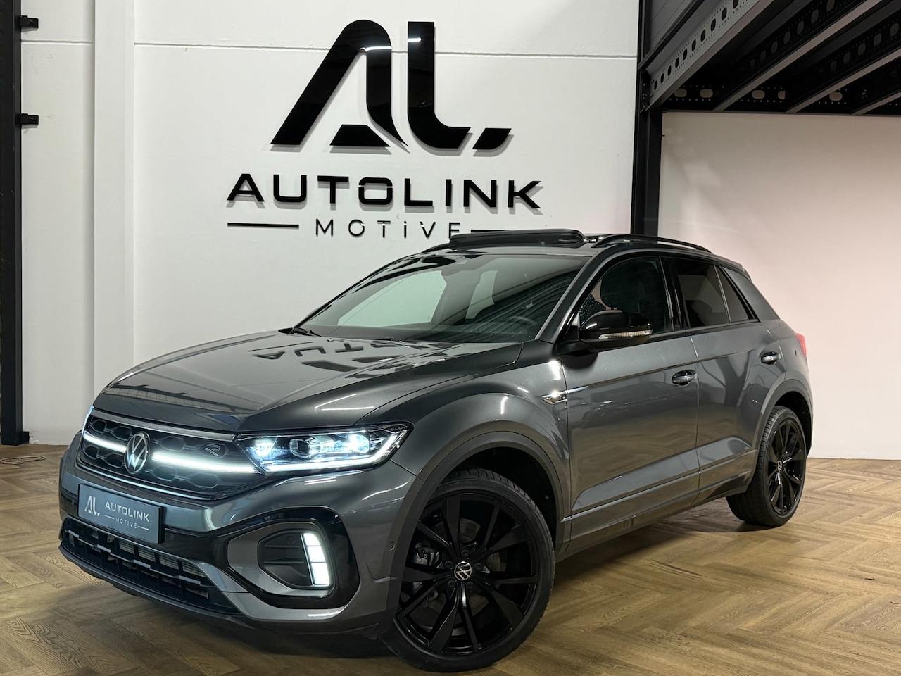 Volkswagen T-Roc - 1.5 TSI R-Line|3XRLINE|PANO|IQ|KEYLESS|CAM|VOLL - AutoWereld.nl