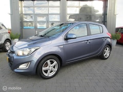Hyundai i20 - 1.2i Business Edition 112dkm 5drs Airco Trekhaak Camera