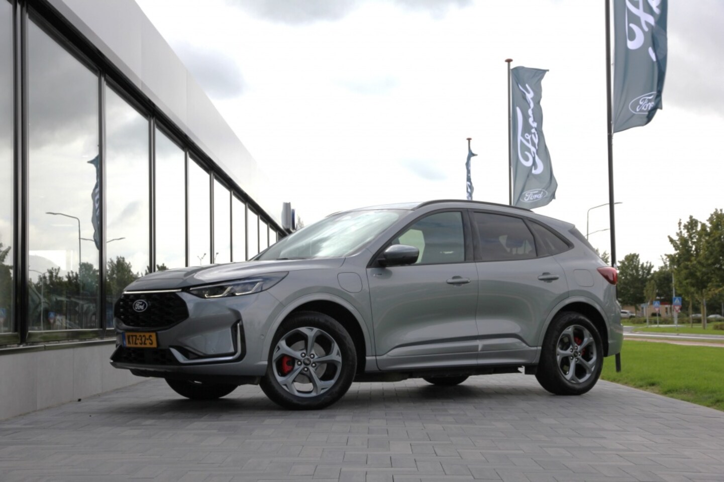 Ford Kuga - 2.5 PHEV 243pk e-CVT ST-Line X - Matrix LED - Head-up display - AutoWereld.nl