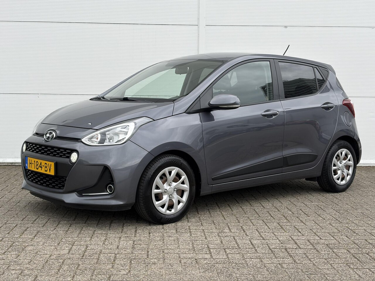 Hyundai i10 - 1.0 Premium / Trekhaak / Stoel en stuurverwarming / Apple Carplay/Android Auto / - AutoWereld.nl