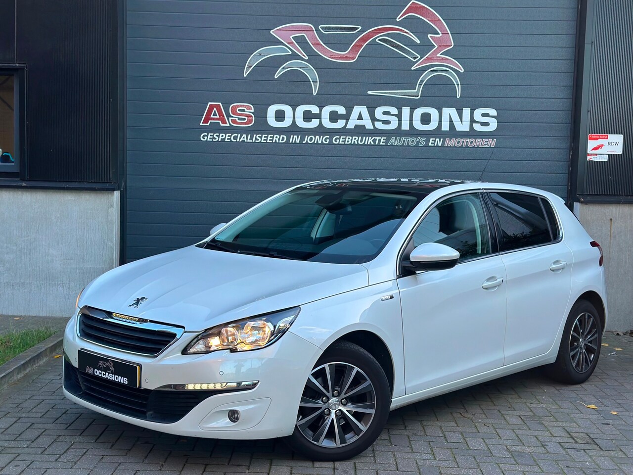 Peugeot 308 - 1.2 PureTech Style - Pano - Cruise - Navi - Airco - AutoWereld.nl