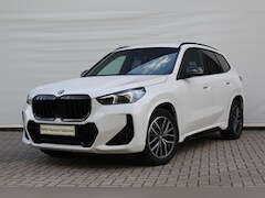 BMW X1 - sDrive20i M Sport Automaat / Trekhaak / Sportstoelen / Comfort Access / Harman Kardon / He