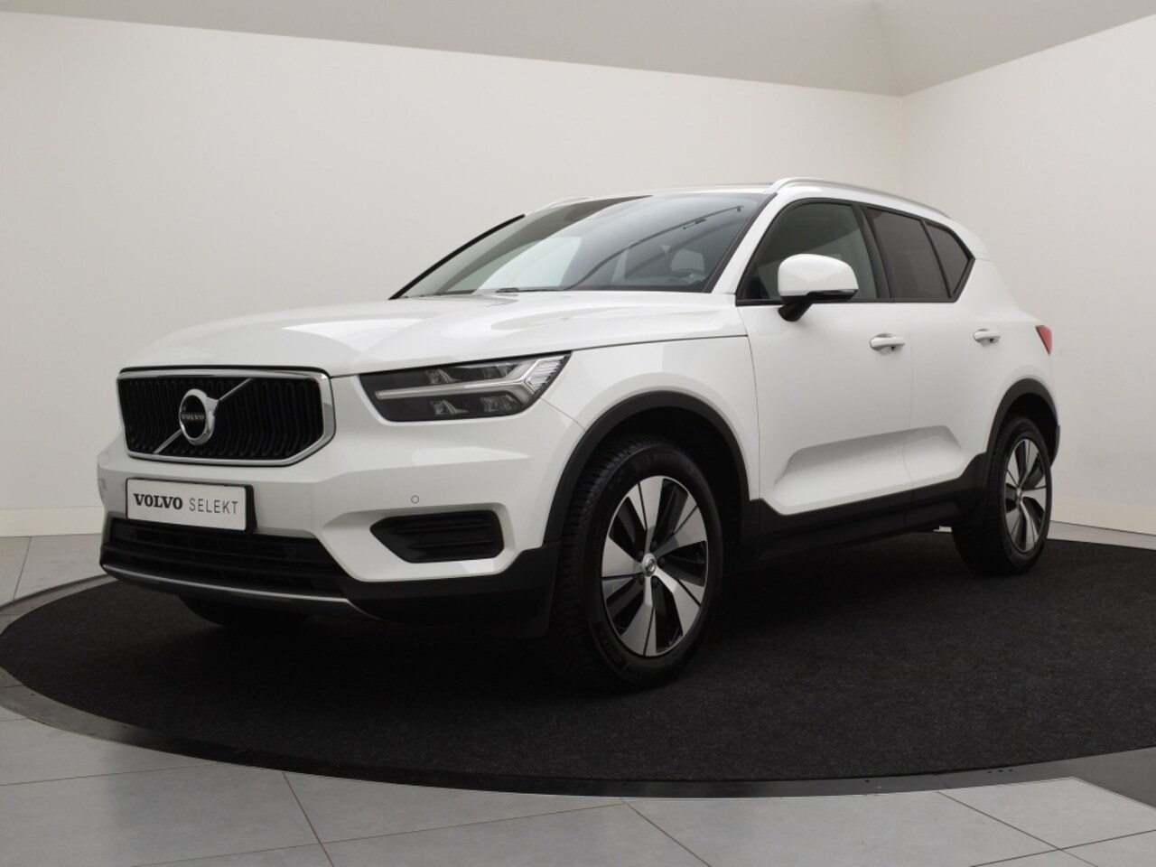 Volvo XC40 - T3 AUT(8) MOMENTUM+ SCHUIFDAK NAVI BLUETOOTH CRUISE CONTROL - AutoWereld.nl
