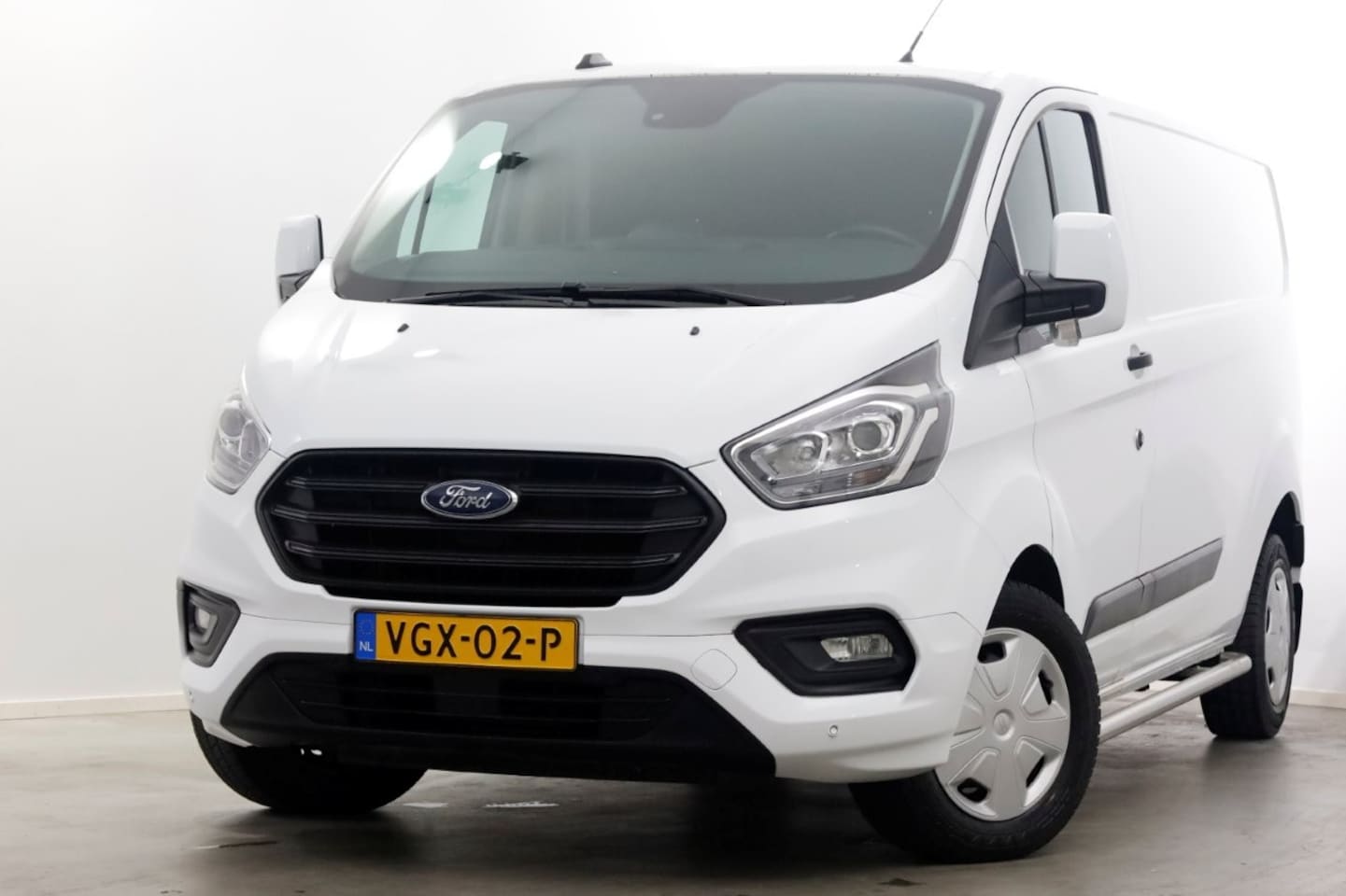 Ford Transit Custom - 340 2.0 TDCI 130pk L2H1 Trend Airco/Trekhaak 2800kg/230V 09-2020 - AutoWereld.nl