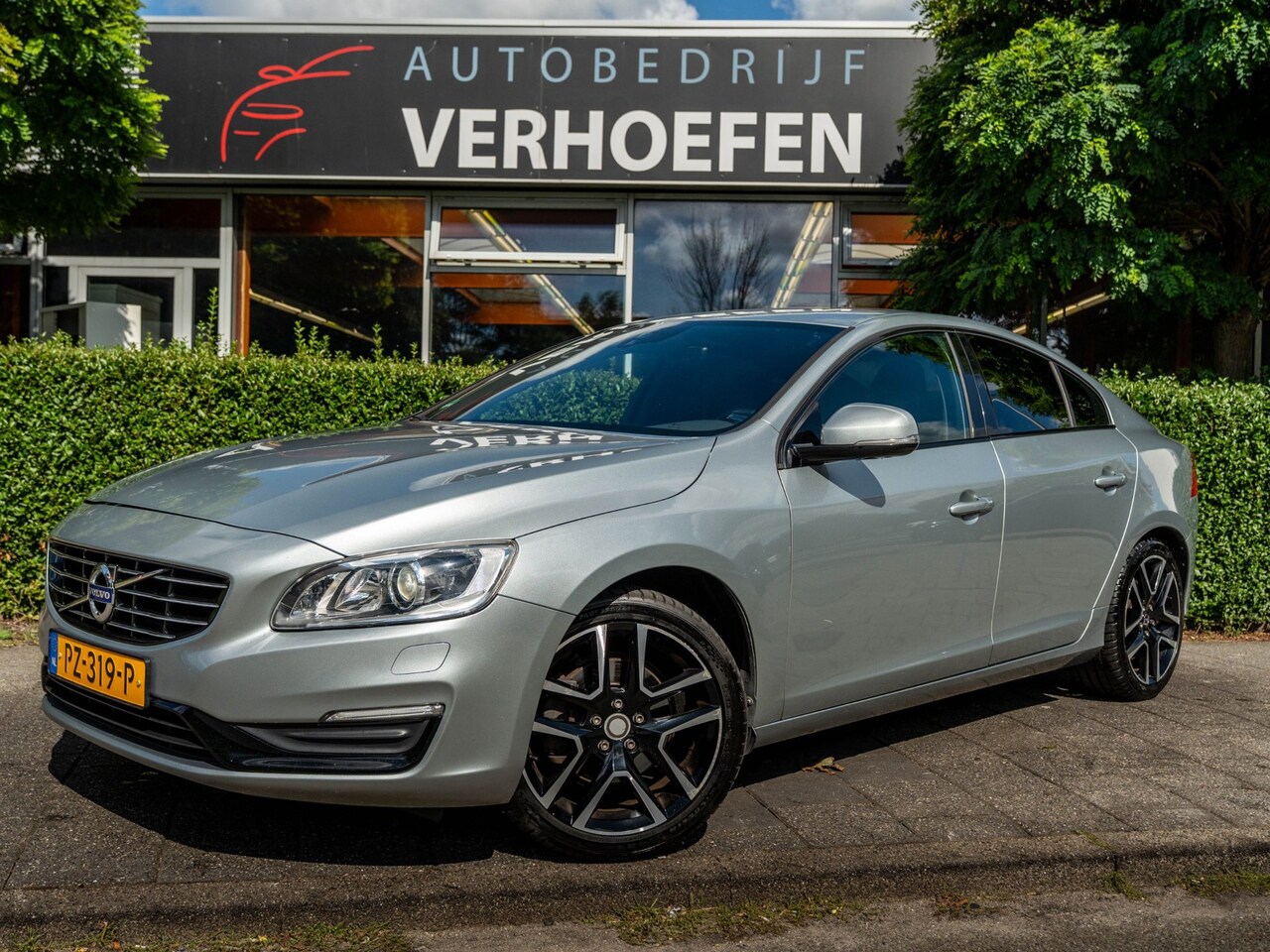Volvo S60 - 2.0 D4 Polar+ Dynamic - STUUR / STOEL VERWARMING - LEDER - NAVIGATIE - XENON - CLIMATE / C - AutoWereld.nl