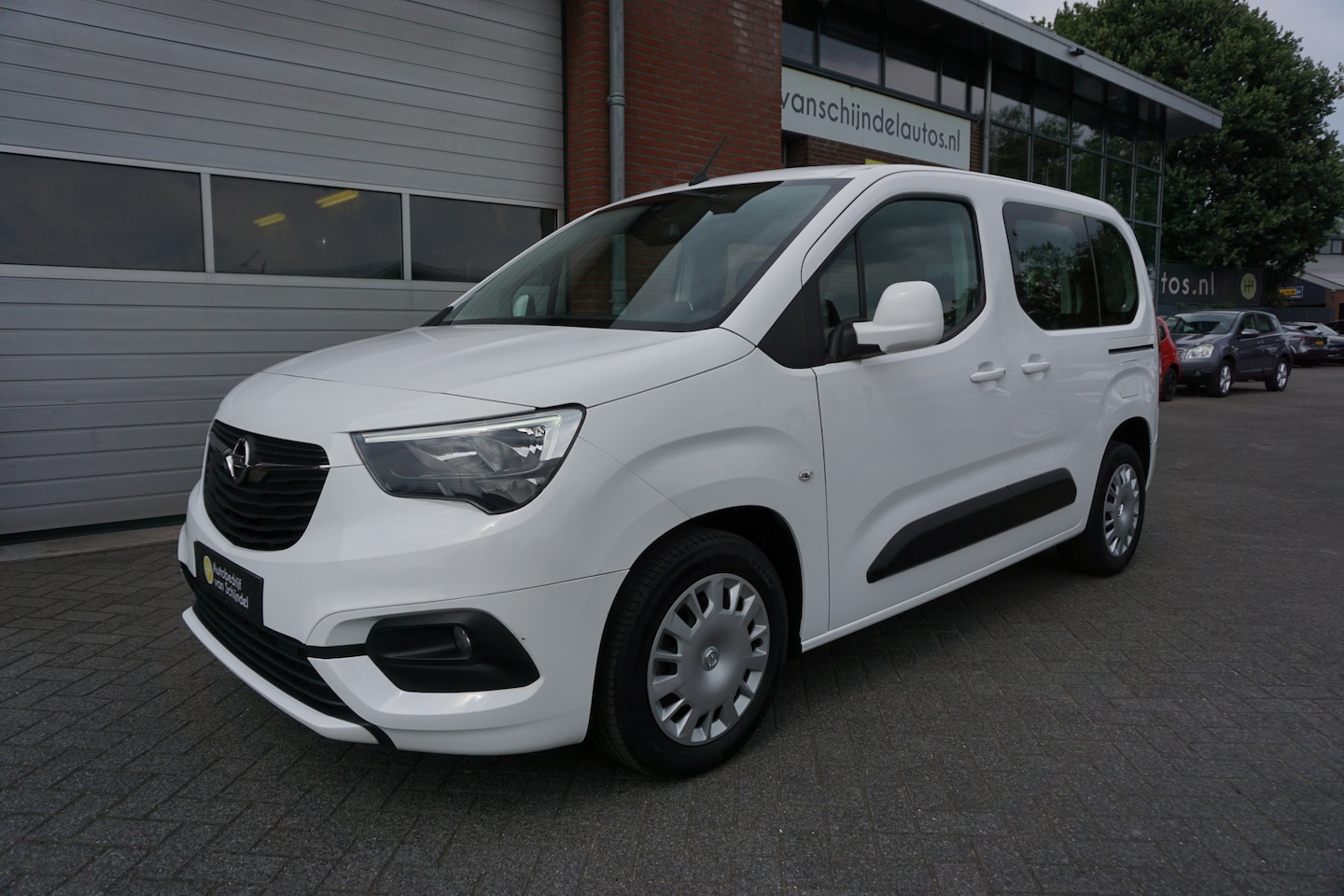 Opel Combo Tour - 1.2 Turbo L1H1 Edition 7persoons - 5 stoelen APPLE CARPLAY - ANDROID - BLUETOOTH - AIRCO - - AutoWereld.nl