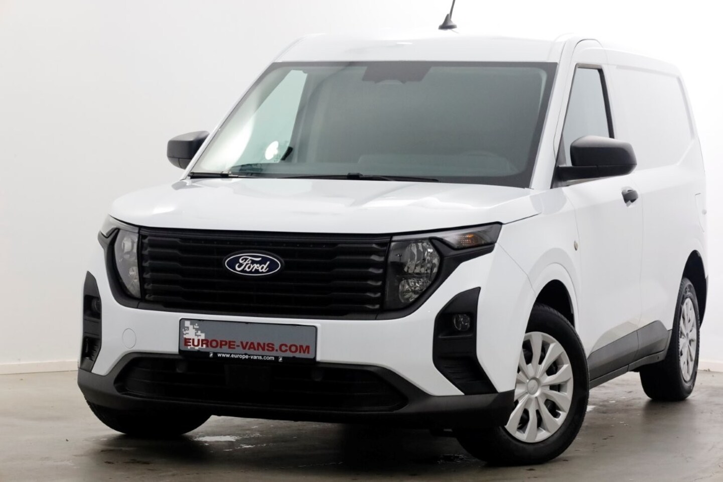 Ford Transit Courier - 1.0 EcoBoost 125pk Benzine Automaat Trend Airco/Navi/Camera 07-2024 - AutoWereld.nl