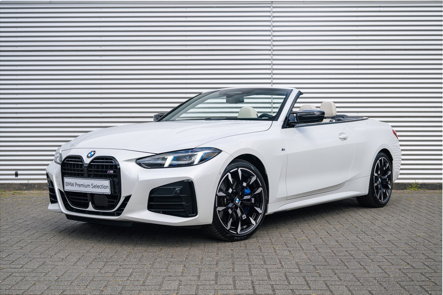 BMW 4-serie Cabrio - M440i xDrive High Executive Automaat / M Adaptief onderstel / Comfort Access / Adaptieve L - AutoWereld.nl