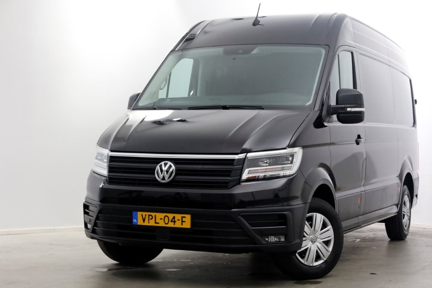 Volkswagen Crafter - 35 2.0 TDI 140pk L3H3 (L2H2) Highline LED/Camera/Trekhaak 3000kg 04-2022 - AutoWereld.nl