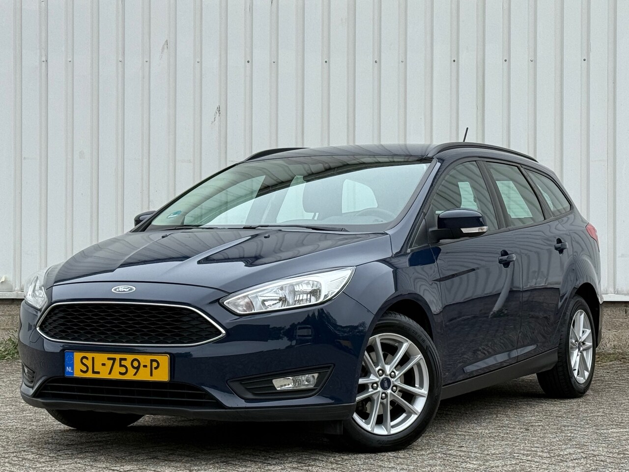 Ford Focus Wagon - 1.0 Lease Edition D-RiemVV,Airco,Navi,Camera,Cruise,PDC,Bleutooth,ISOFIX,N.A.P!Apk tot 11- - AutoWereld.nl