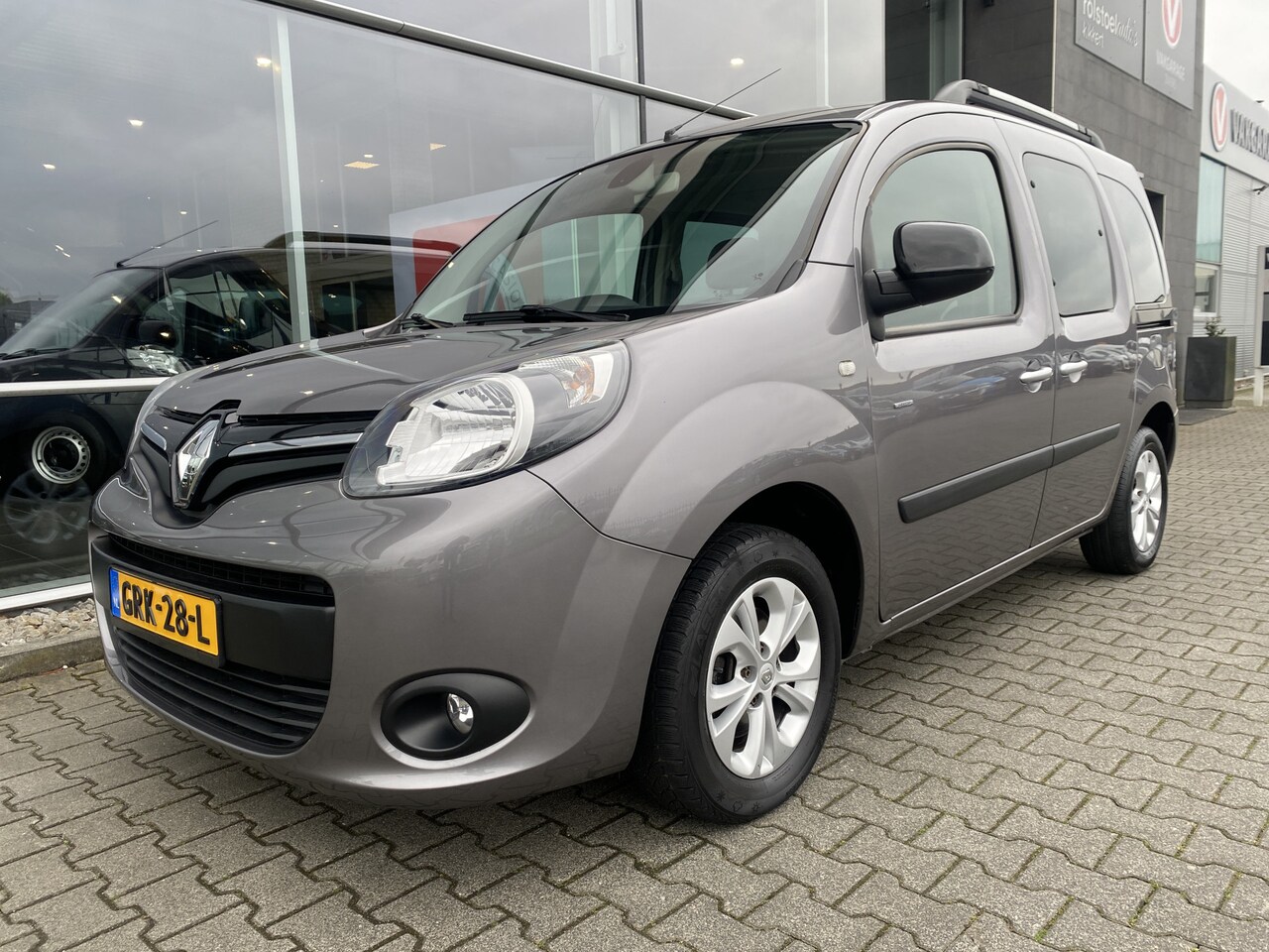 Renault Kangoo Family - 4+1 Rolstoelauto 1.2 TCe Limited Start&Stop (Mooie complete 4+1 Rolstoelauto!) - AutoWereld.nl