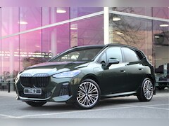 BMW 2-serie Active Tourer - 225e xDrive M Sport Automaat / Panoramadak / Trekhaak / Sportstoelen / Adaptieve LED / M A